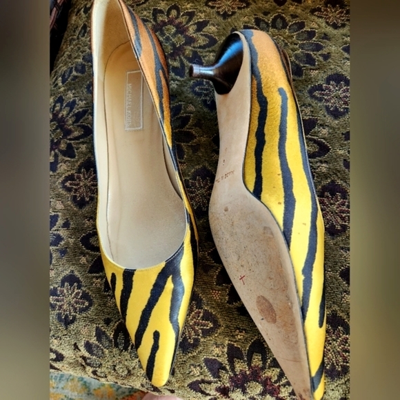 MICHAEL KORS Y2k Yellow Gold Chocolate Tiger Ombre Silk Low Kitten Heel Pumps 9 - Picture 8 of 16